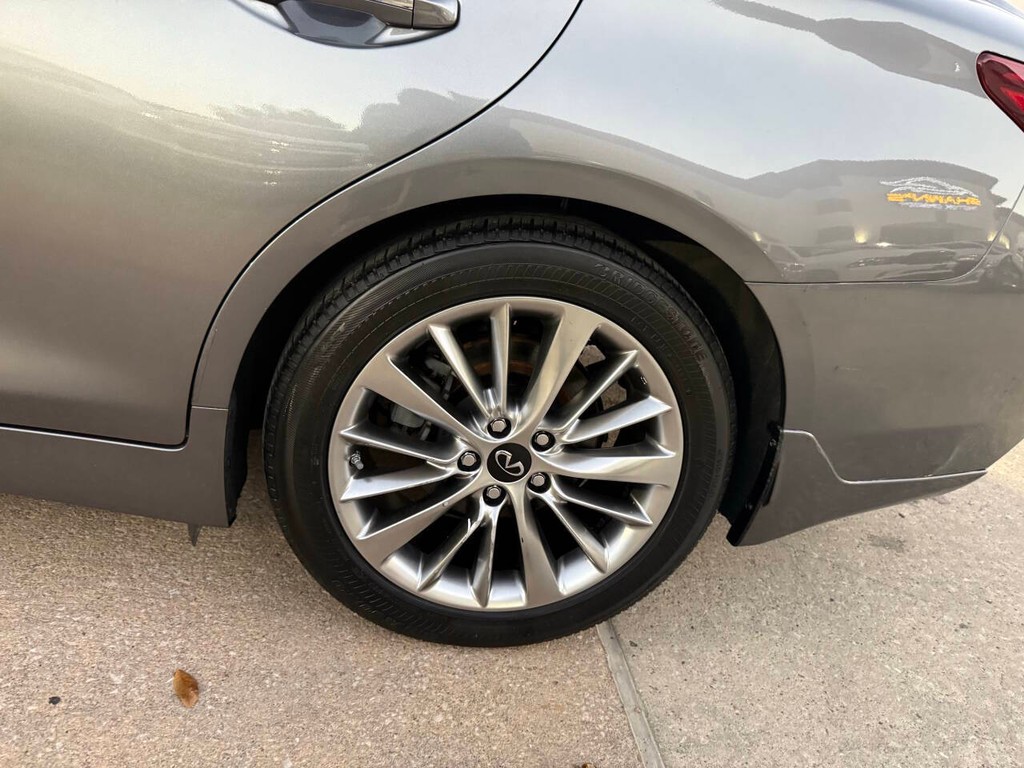 INFINITI Q50 Vehicle Full-screen Gallery Image 36