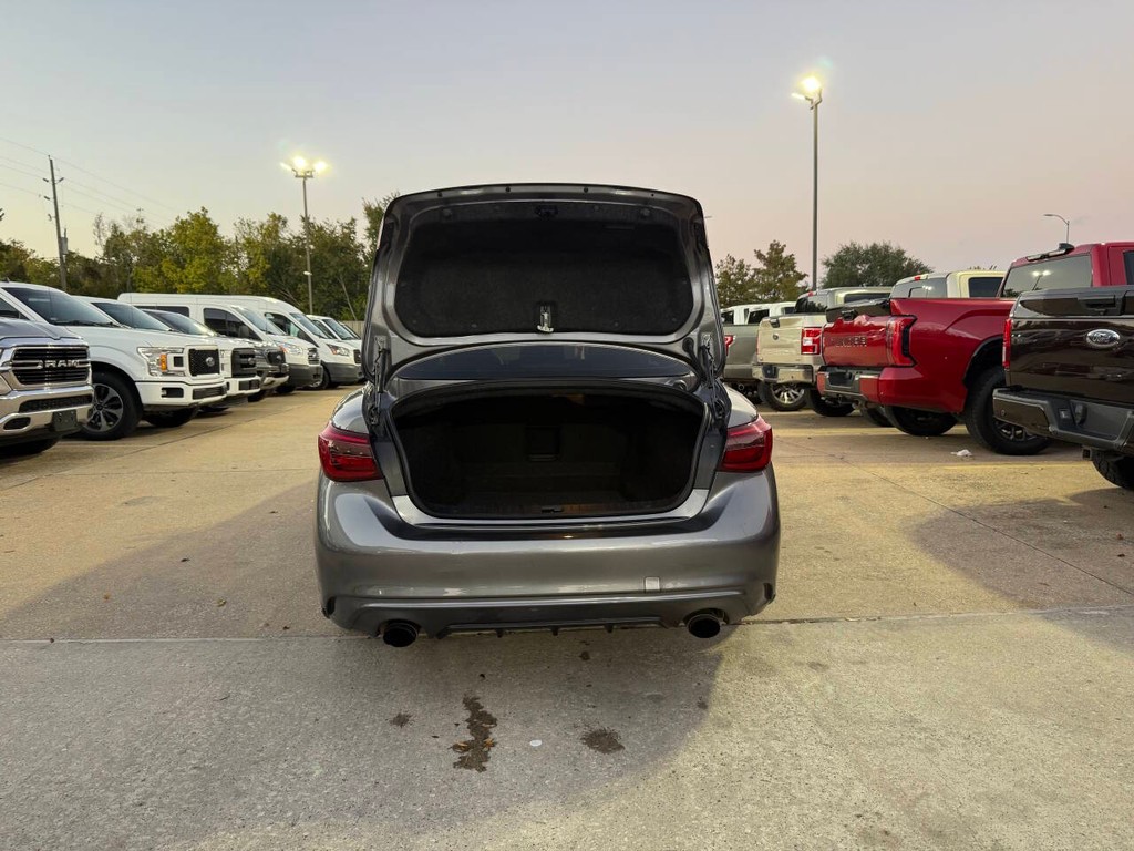 INFINITI Q50 Vehicle Full-screen Gallery Image 37