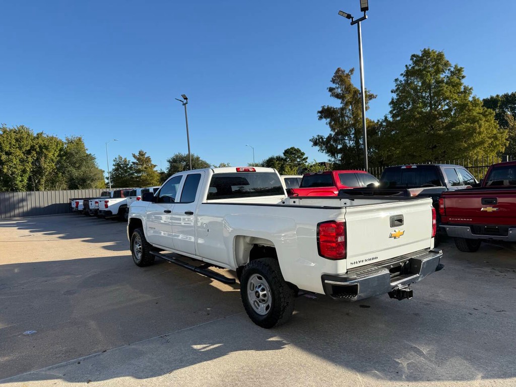Chevrolet Silverado 2500HD Vehicle Full-screen Gallery Image 04