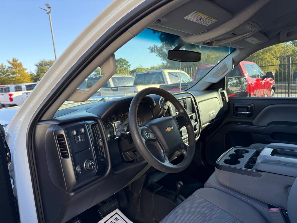 Chevrolet Silverado 2500HD Vehicle Full-screen Gallery Image 06