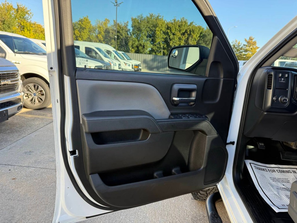 Chevrolet Silverado 2500HD Vehicle Full-screen Gallery Image 08