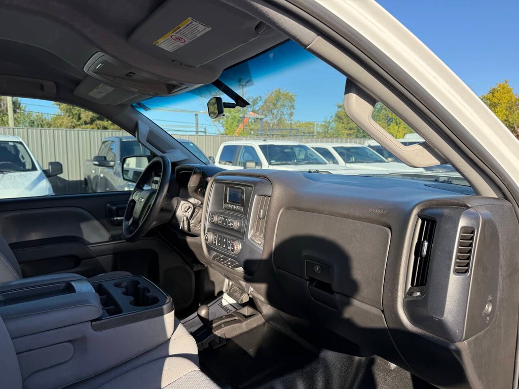 Chevrolet Silverado 2500HD Vehicle Full-screen Gallery Image 09