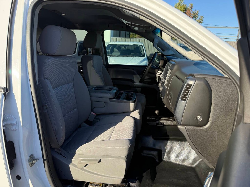 Chevrolet Silverado 2500HD Vehicle Full-screen Gallery Image 10