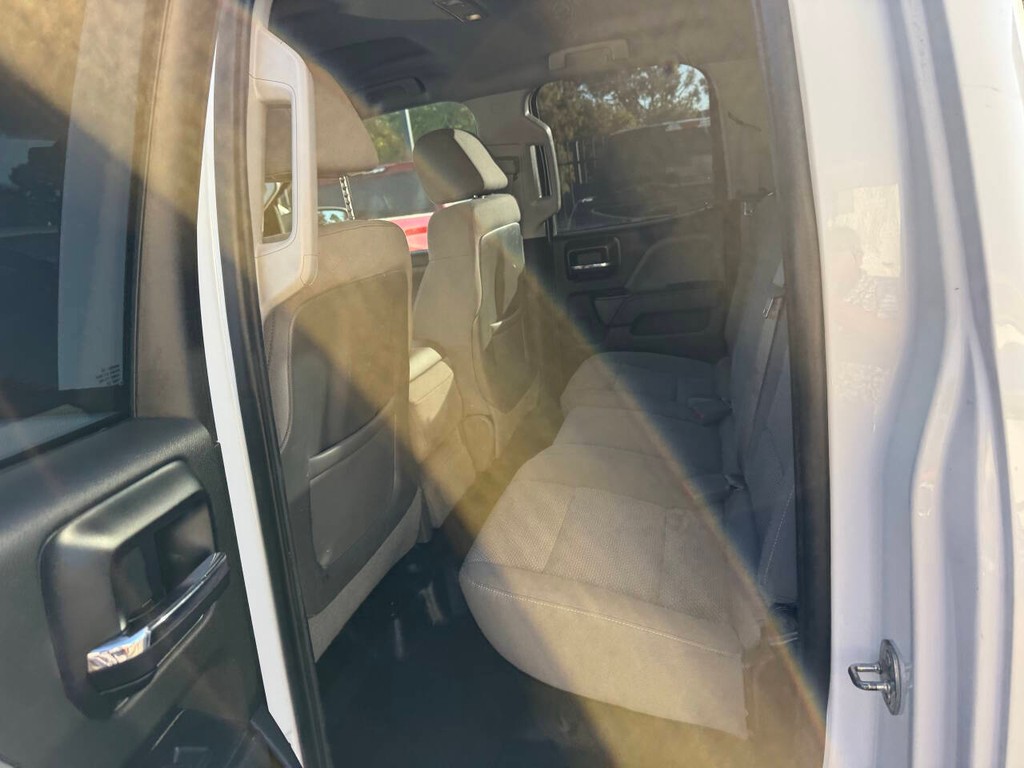 Chevrolet Silverado 2500HD Vehicle Full-screen Gallery Image 13