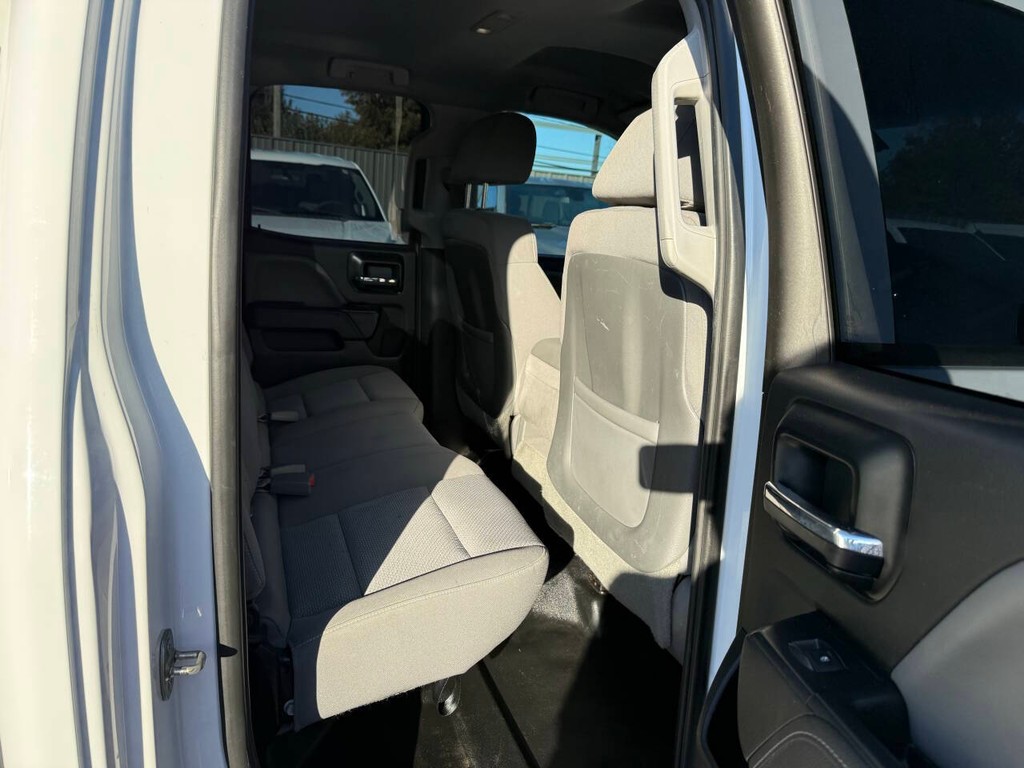 Chevrolet Silverado 2500HD Vehicle Full-screen Gallery Image 15