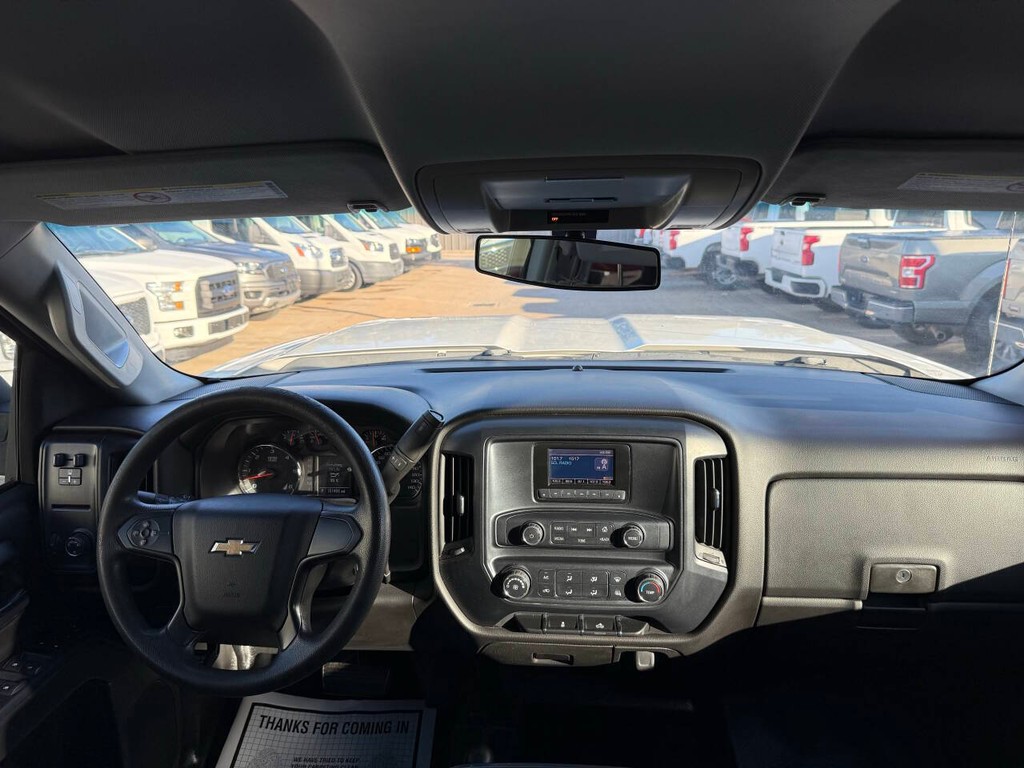 Chevrolet Silverado 2500HD Vehicle Full-screen Gallery Image 17