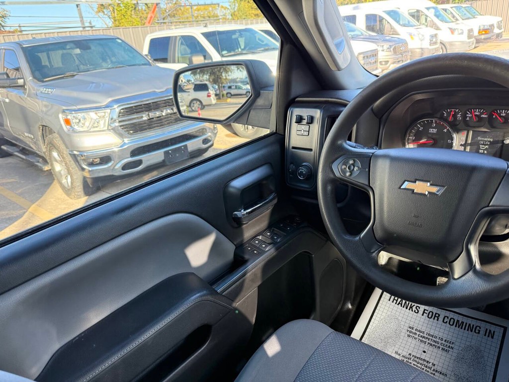 Chevrolet Silverado 2500HD Vehicle Full-screen Gallery Image 19