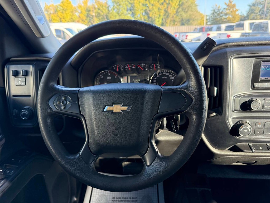 Chevrolet Silverado 2500HD Vehicle Full-screen Gallery Image 22