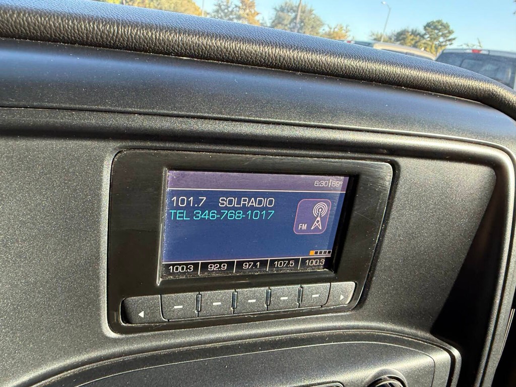 Chevrolet Silverado 2500HD Vehicle Full-screen Gallery Image 25