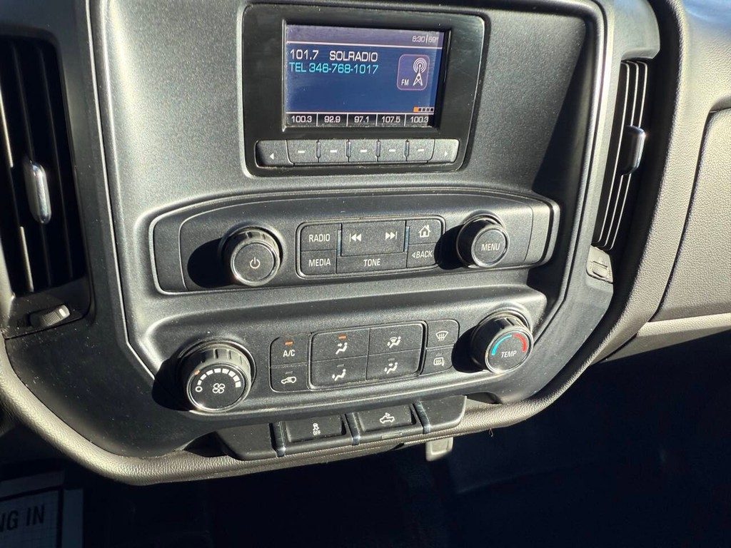 Chevrolet Silverado 2500HD Vehicle Full-screen Gallery Image 26