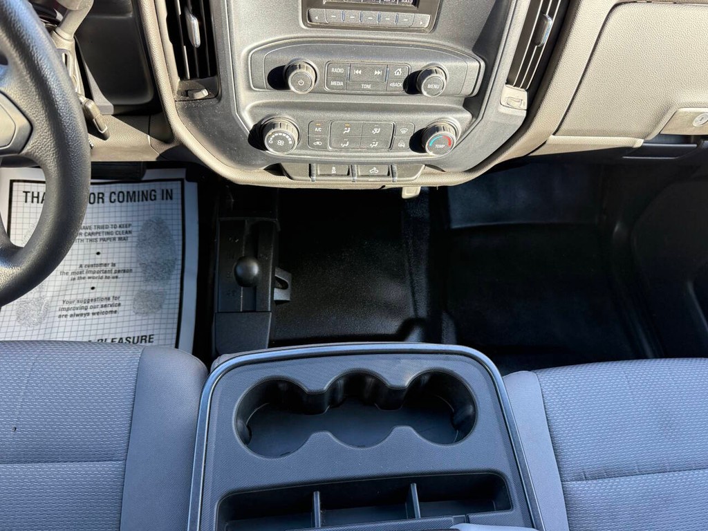 Chevrolet Silverado 2500HD Vehicle Full-screen Gallery Image 28