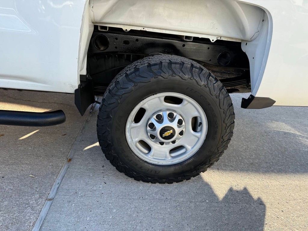 Chevrolet Silverado 2500HD Vehicle Full-screen Gallery Image 34