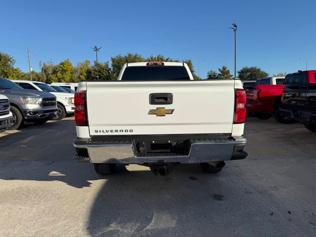 Chevrolet Silverado 2500HD Vehicle Full-screen Gallery Image 37