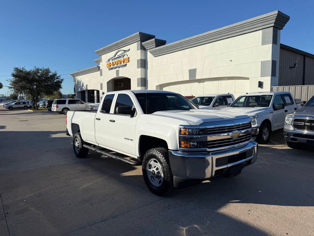 Chevrolet Silverado 2500HD Vehicle Full-screen Gallery Image 40