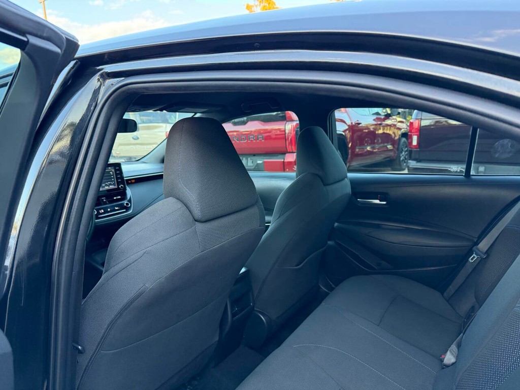 Toyota Corolla Vehicle Full-screen Gallery Image 12