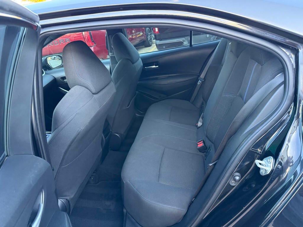 Toyota Corolla Vehicle Full-screen Gallery Image 13