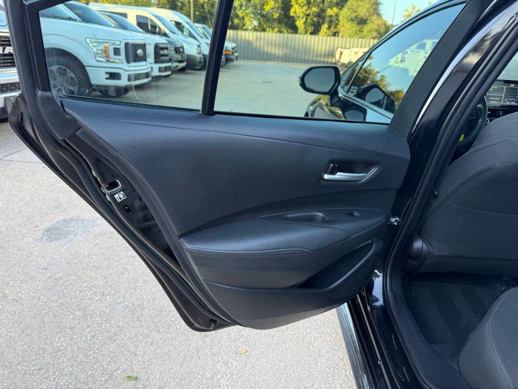 Toyota Corolla Vehicle Full-screen Gallery Image 14