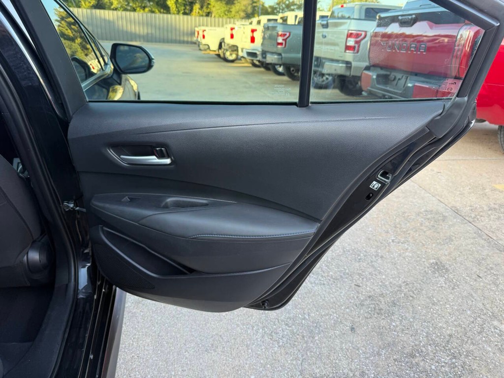 Toyota Corolla Vehicle Full-screen Gallery Image 16