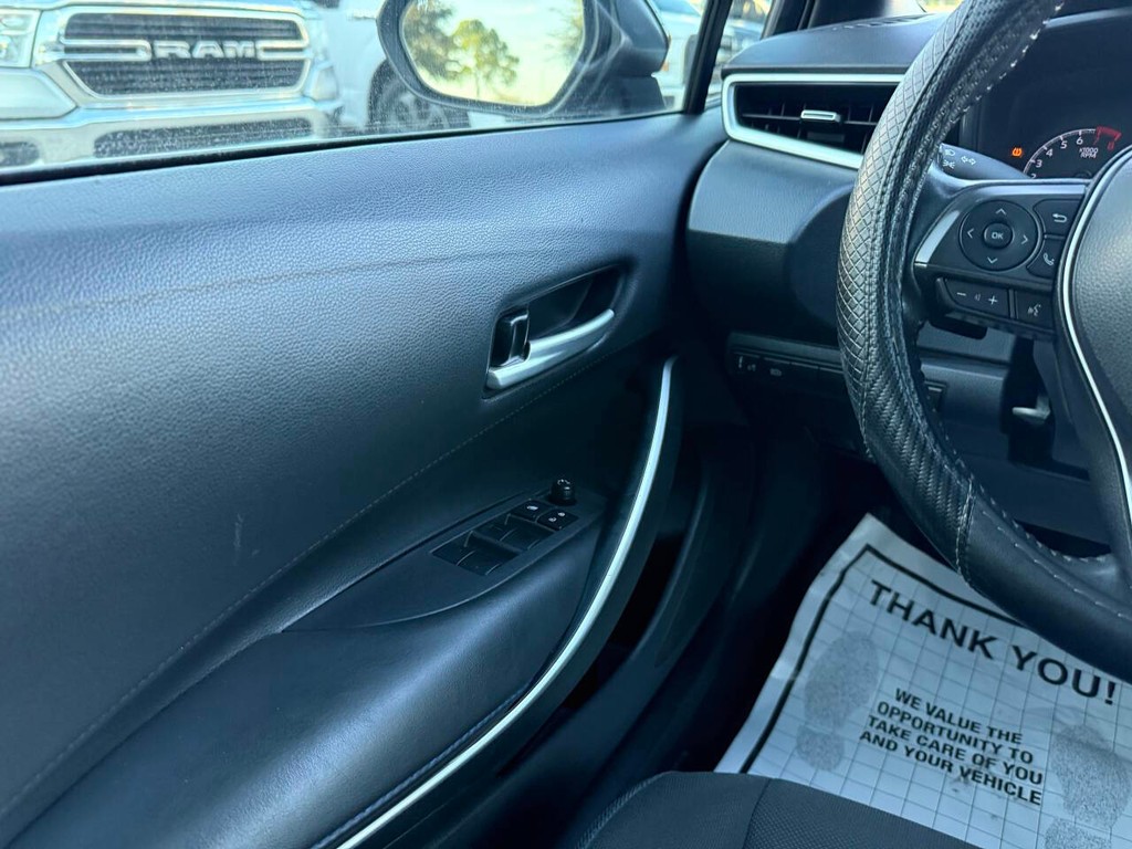 Toyota Corolla Vehicle Full-screen Gallery Image 29