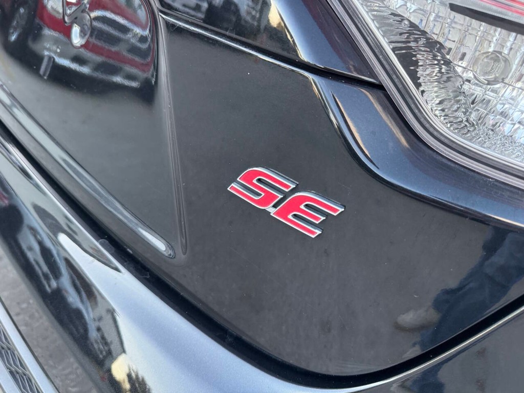 Toyota Corolla Vehicle Full-screen Gallery Image 35