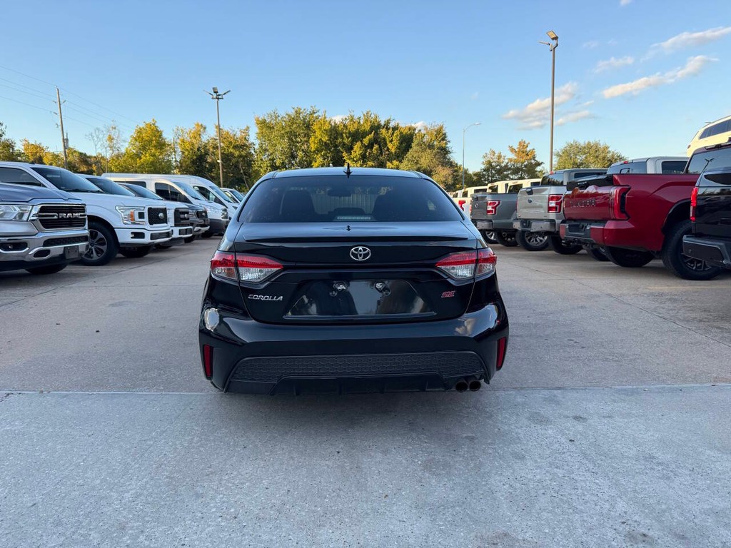 Toyota Corolla Vehicle Full-screen Gallery Image 37