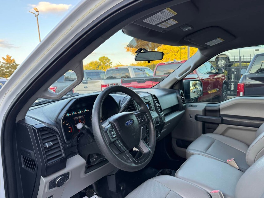 Ford F-150 Vehicle Full-screen Gallery Image 05