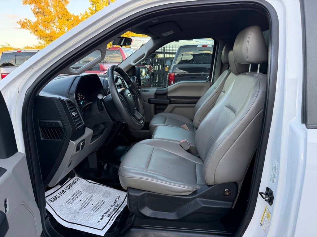 Ford F-150 Vehicle Full-screen Gallery Image 06