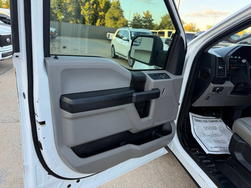 Ford F-150 Vehicle Full-screen Gallery Image 07