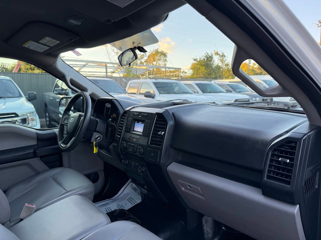 Ford F-150 Vehicle Full-screen Gallery Image 08