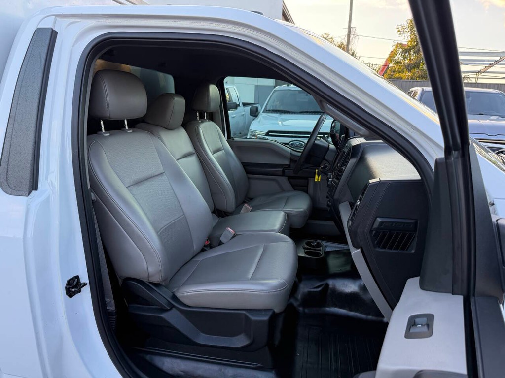 Ford F-150 Vehicle Full-screen Gallery Image 09