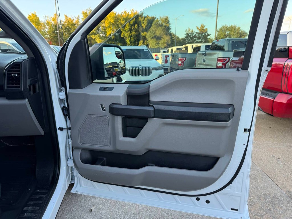 Ford F-150 Vehicle Full-screen Gallery Image 10