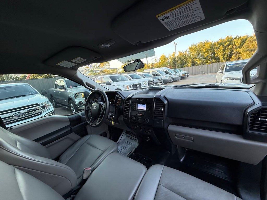 Ford F-150 Vehicle Full-screen Gallery Image 12