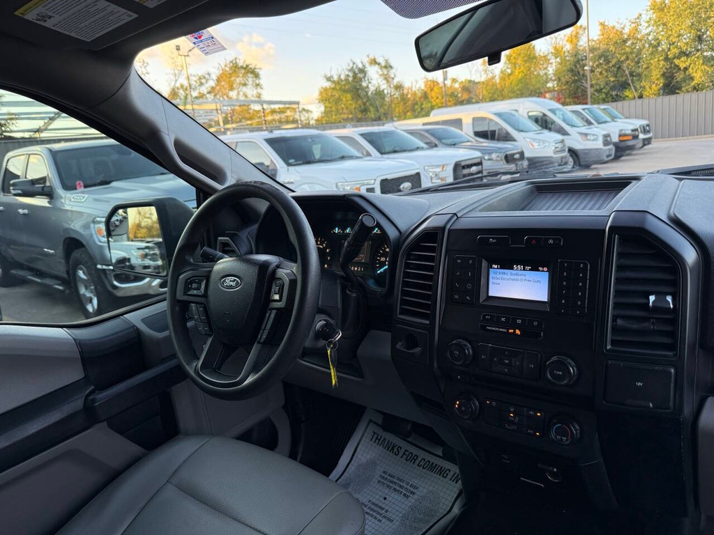 Ford F-150 Vehicle Full-screen Gallery Image 13
