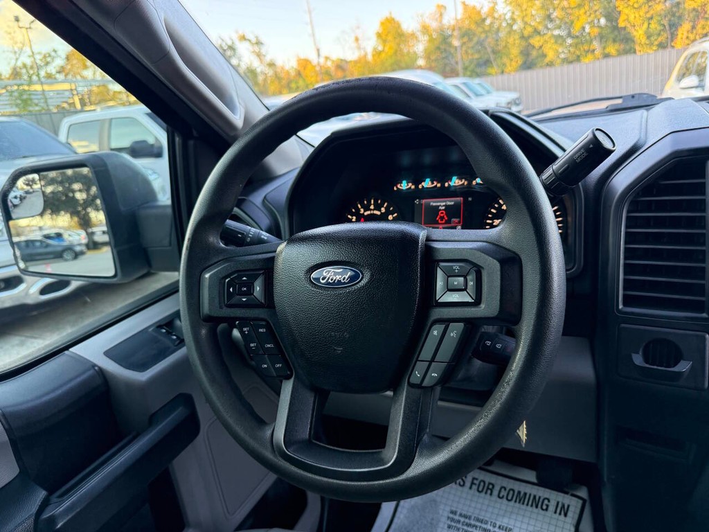 Ford F-150 Vehicle Full-screen Gallery Image 14