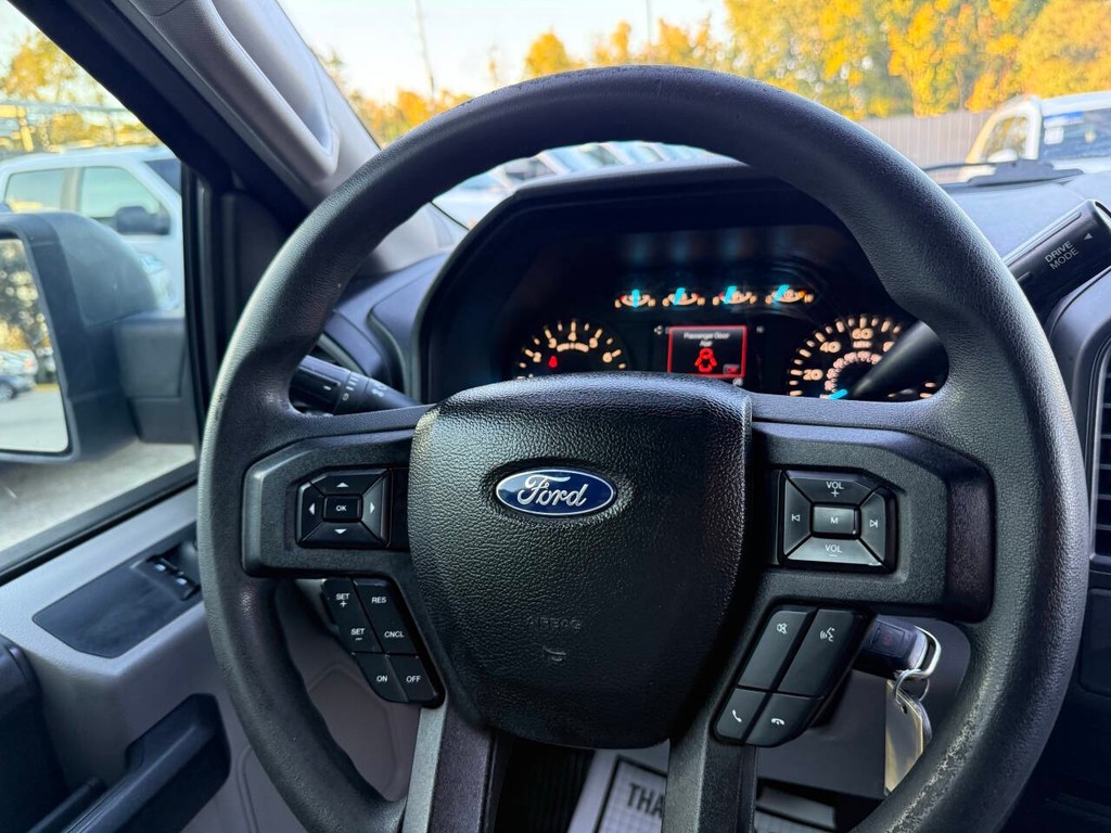 Ford F-150 Vehicle Full-screen Gallery Image 15