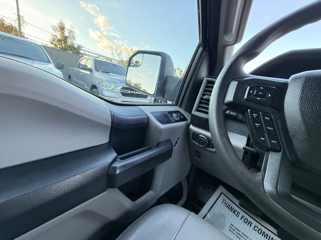 Ford F-150 Vehicle Full-screen Gallery Image 22