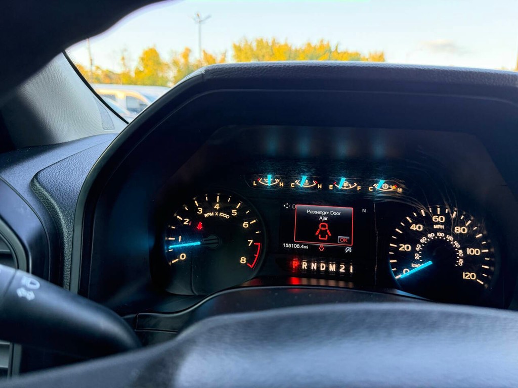 Ford F-150 Vehicle Full-screen Gallery Image 23