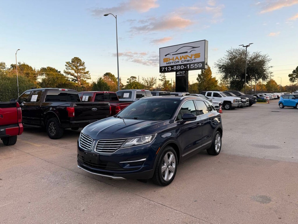 Lincoln MKC Vehicle Full-screen Gallery Image 03
