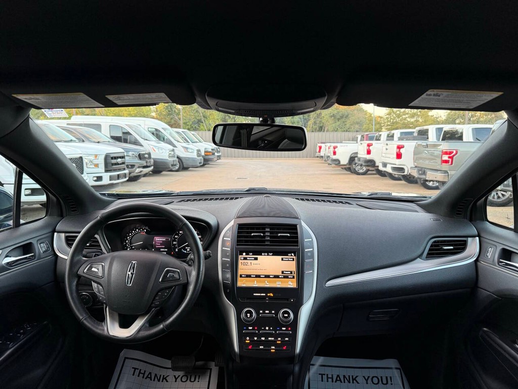 Lincoln MKC Vehicle Full-screen Gallery Image 17