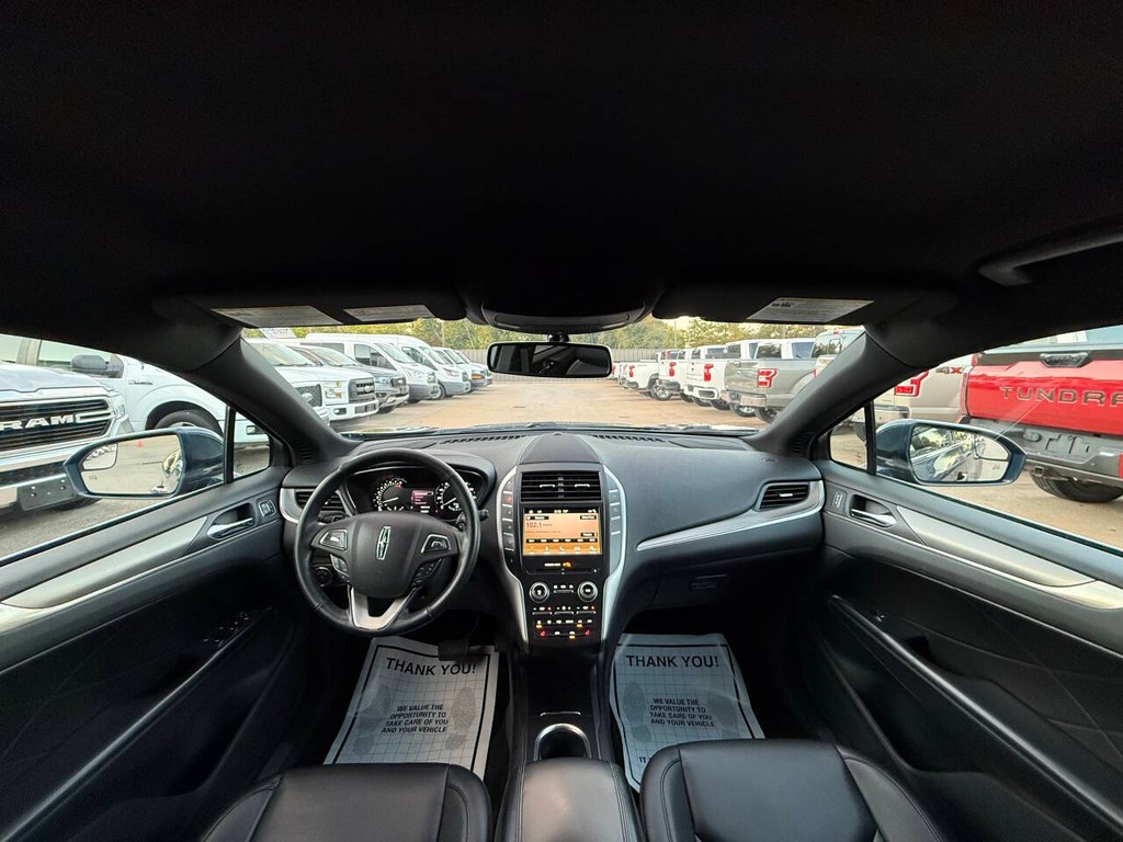 Lincoln MKC Vehicle Full-screen Gallery Image 18