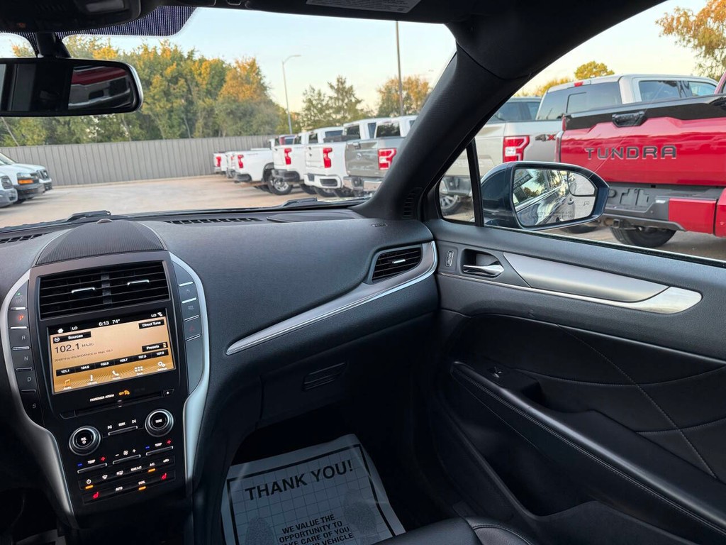 Lincoln MKC Vehicle Full-screen Gallery Image 20