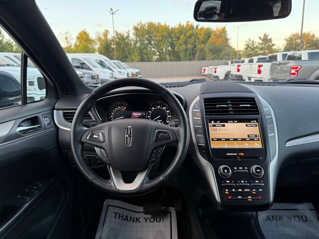 Lincoln MKC Vehicle Full-screen Gallery Image 21