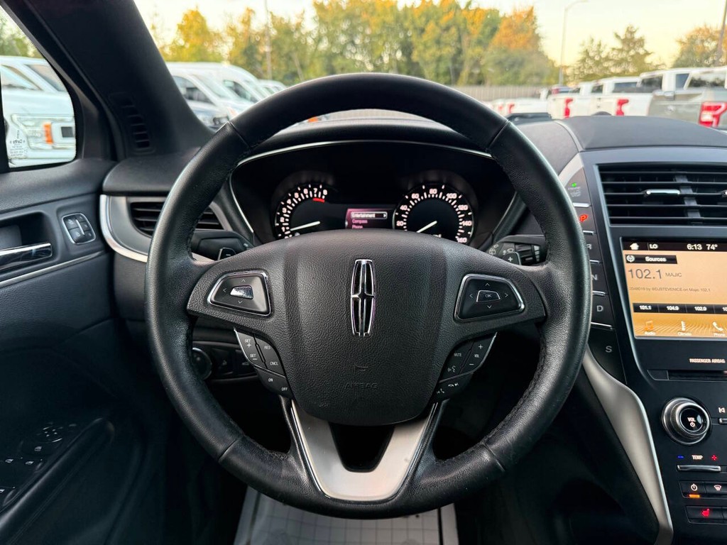 Lincoln MKC Vehicle Full-screen Gallery Image 22