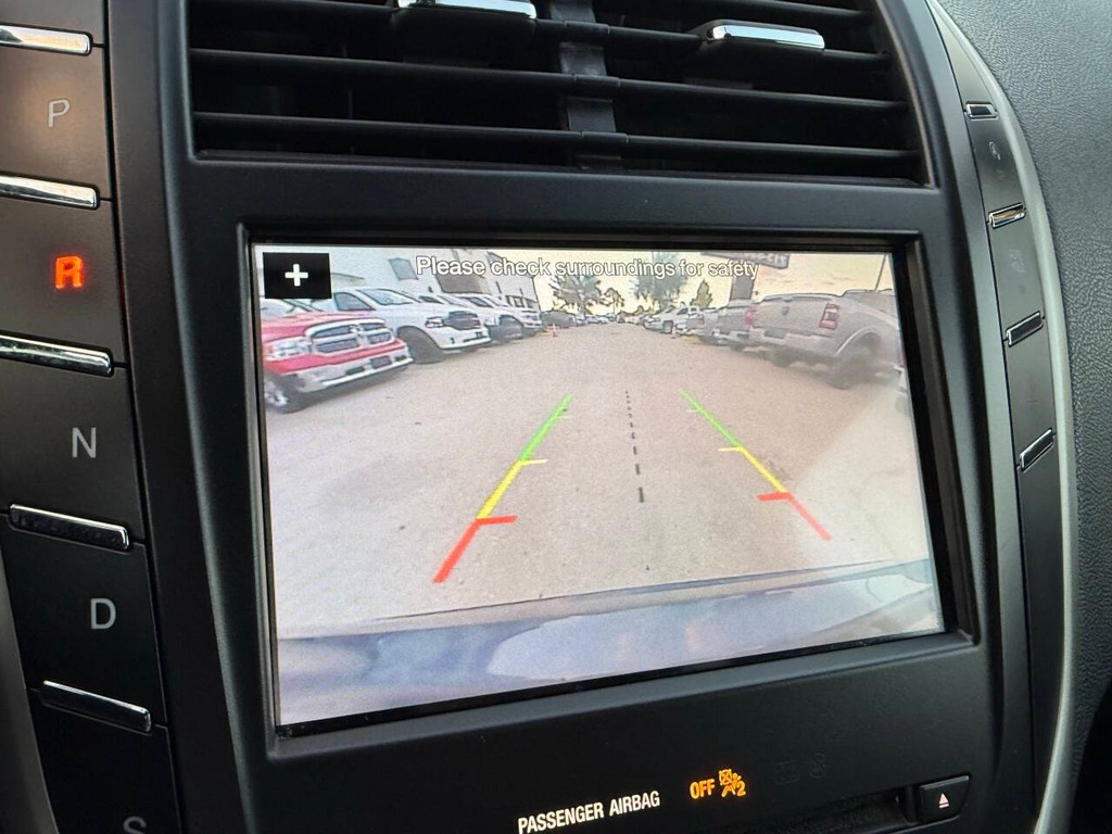 Lincoln MKC Vehicle Full-screen Gallery Image 26