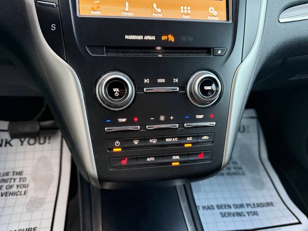 Lincoln MKC Vehicle Full-screen Gallery Image 28