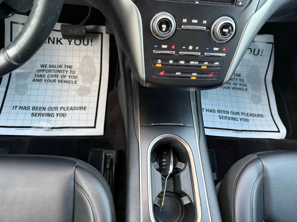 Lincoln MKC Vehicle Full-screen Gallery Image 29