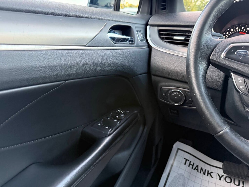 Lincoln MKC Vehicle Full-screen Gallery Image 30