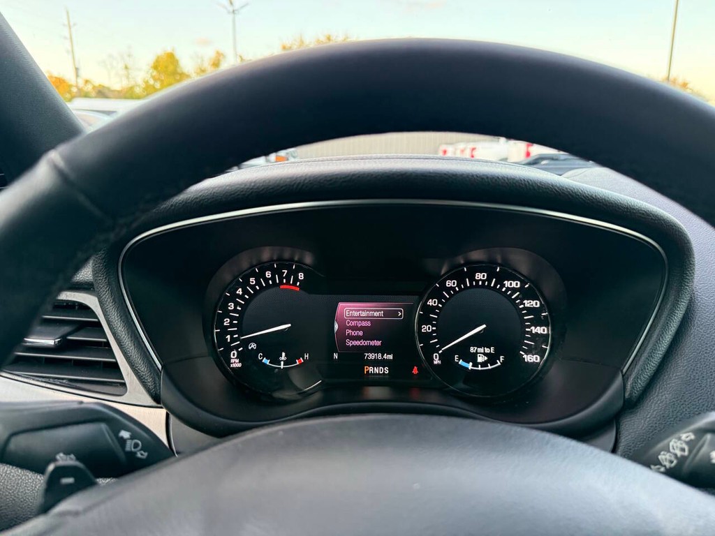 Lincoln MKC Vehicle Full-screen Gallery Image 31