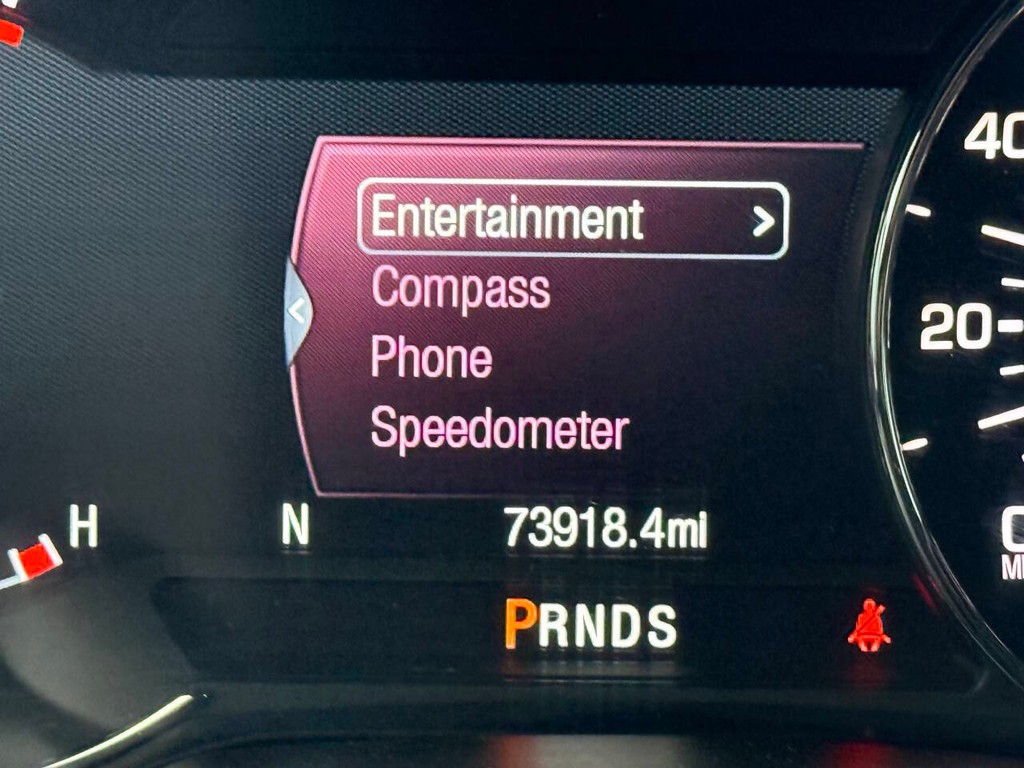 Lincoln MKC Vehicle Full-screen Gallery Image 32