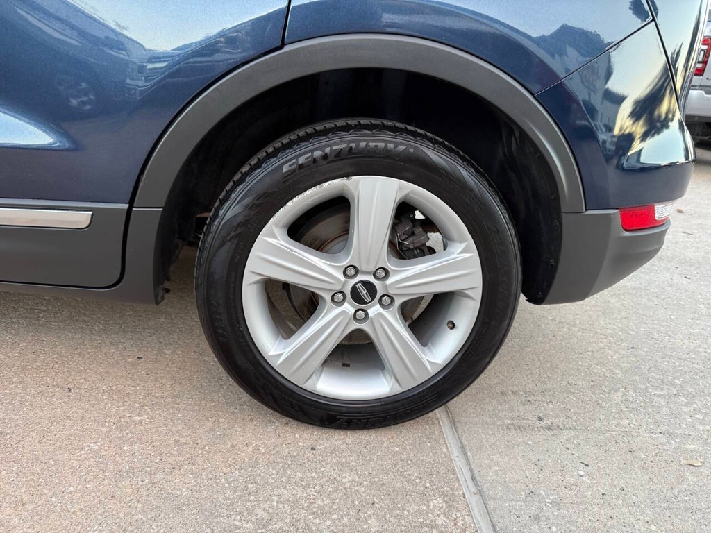 Lincoln MKC Vehicle Full-screen Gallery Image 35